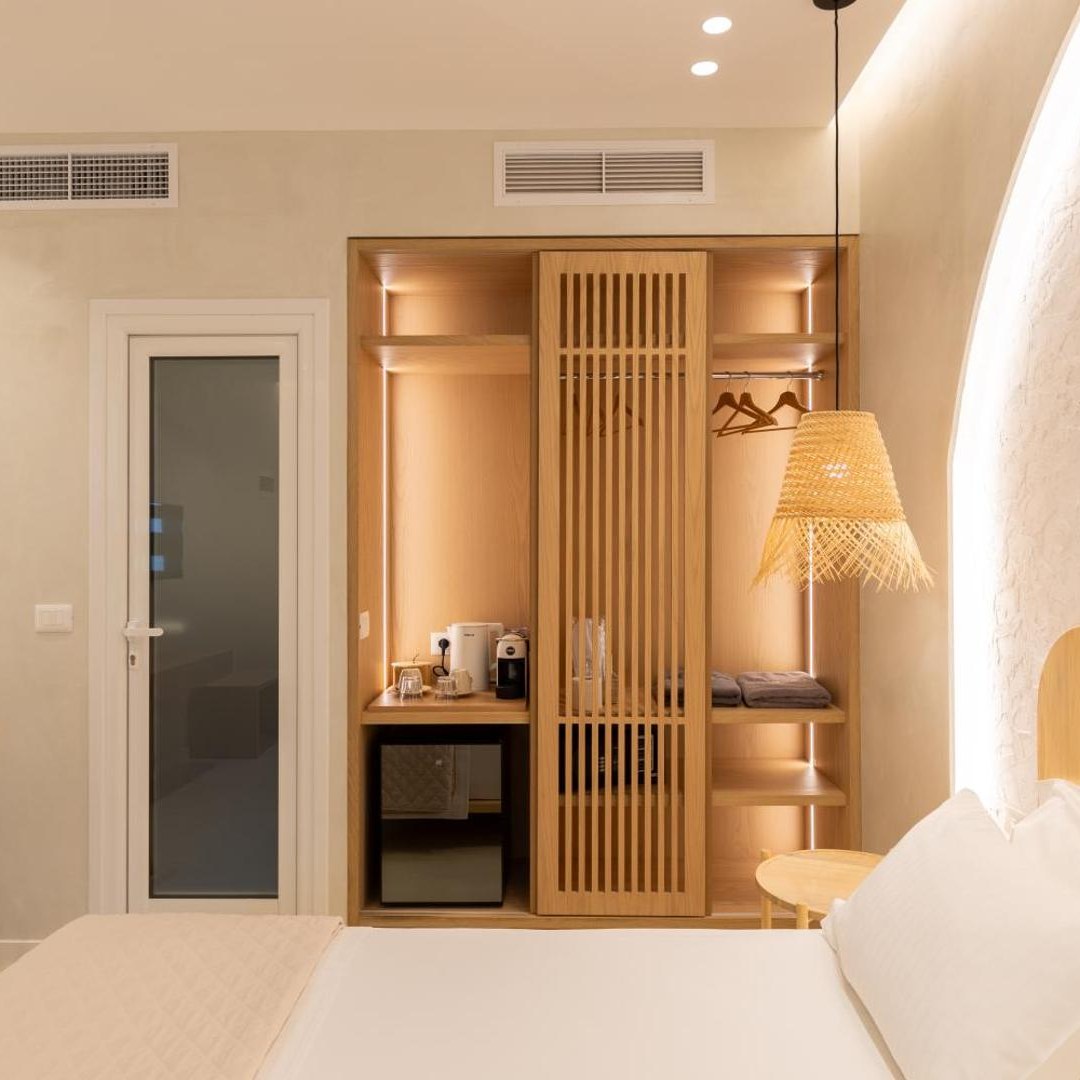 Double room with a bed, desk and lamp at Dimitri Hotel in Himarë