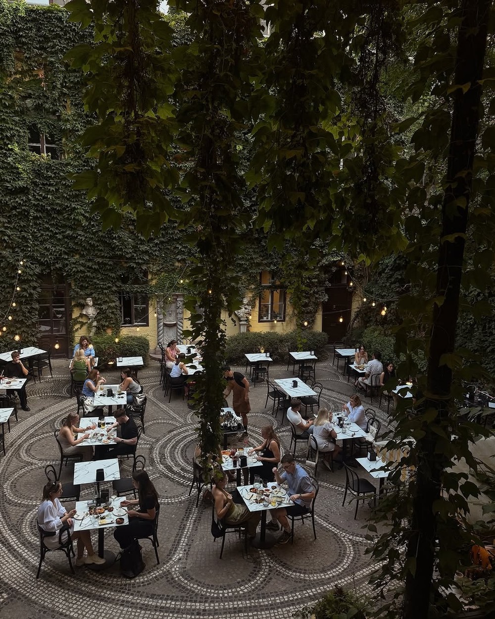 The courtyard at Arquitecto Pitpit