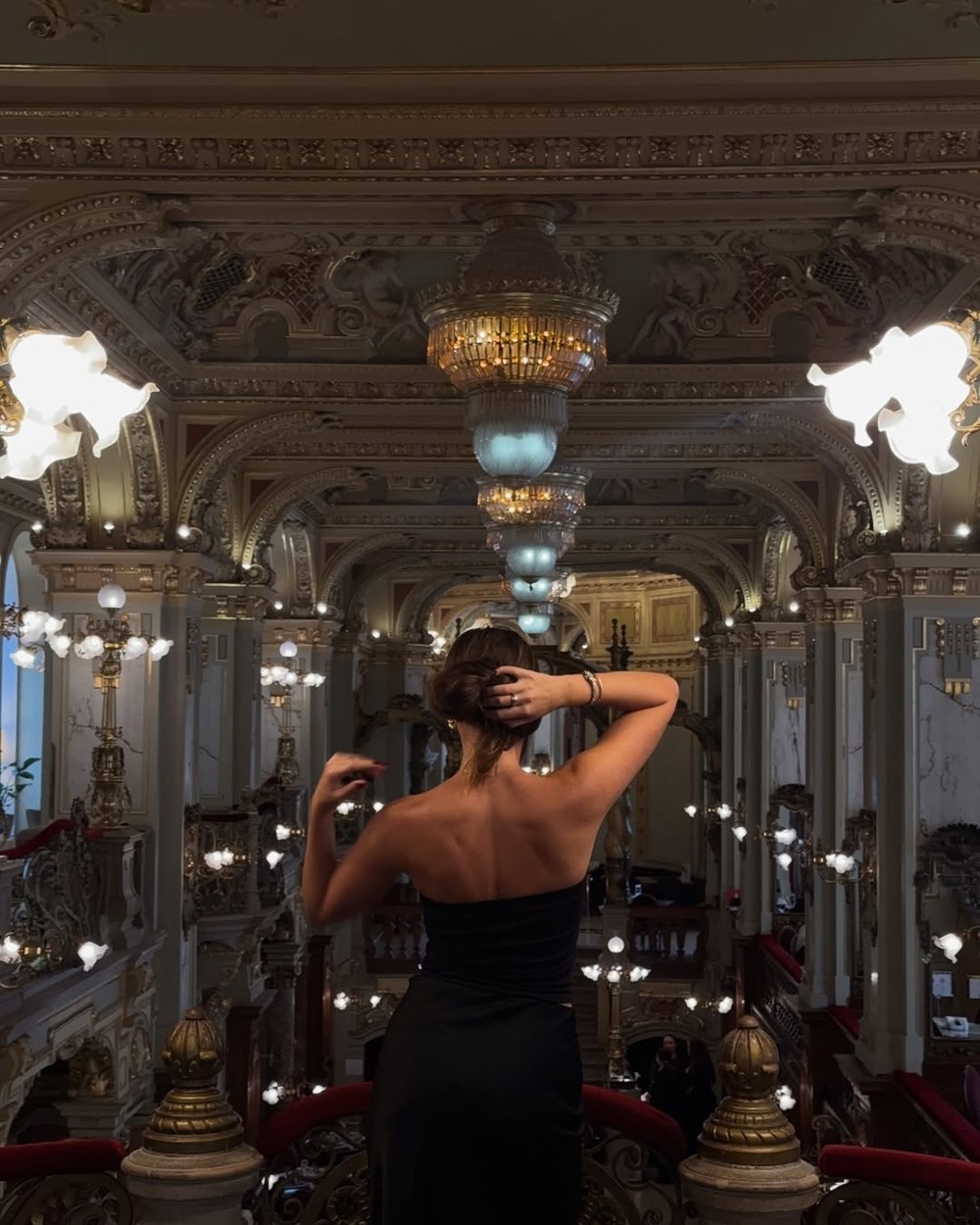 Inside the New York Cafe