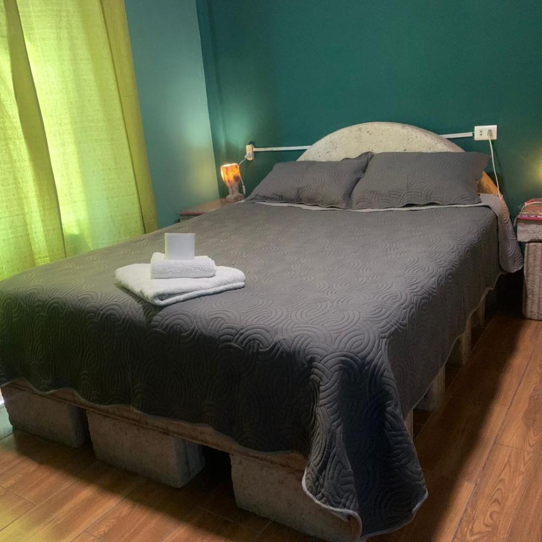 Guest room and towels at Eucalyptus Uyuni
