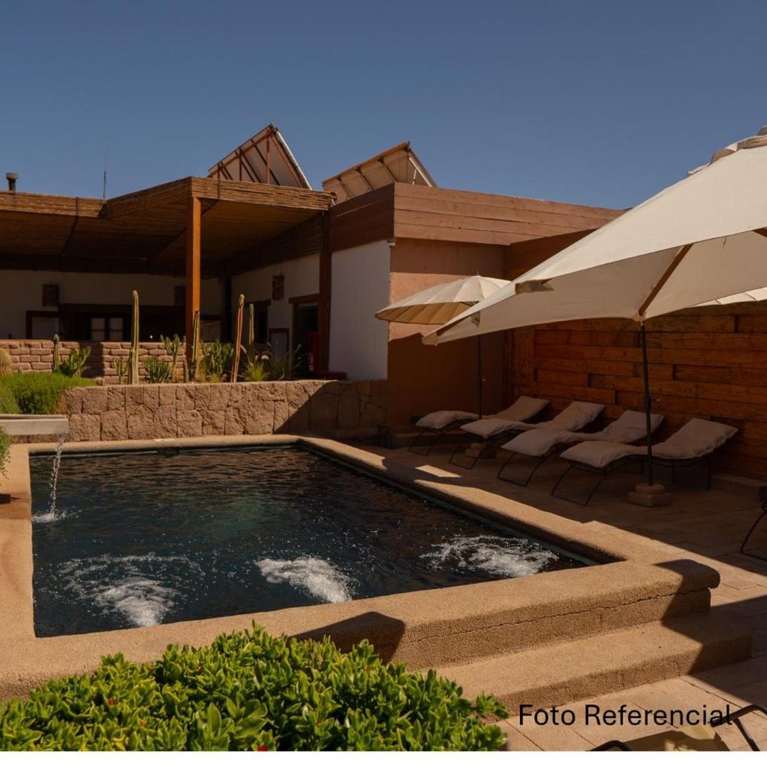 Pool and courtyard at Hotel Terrantai