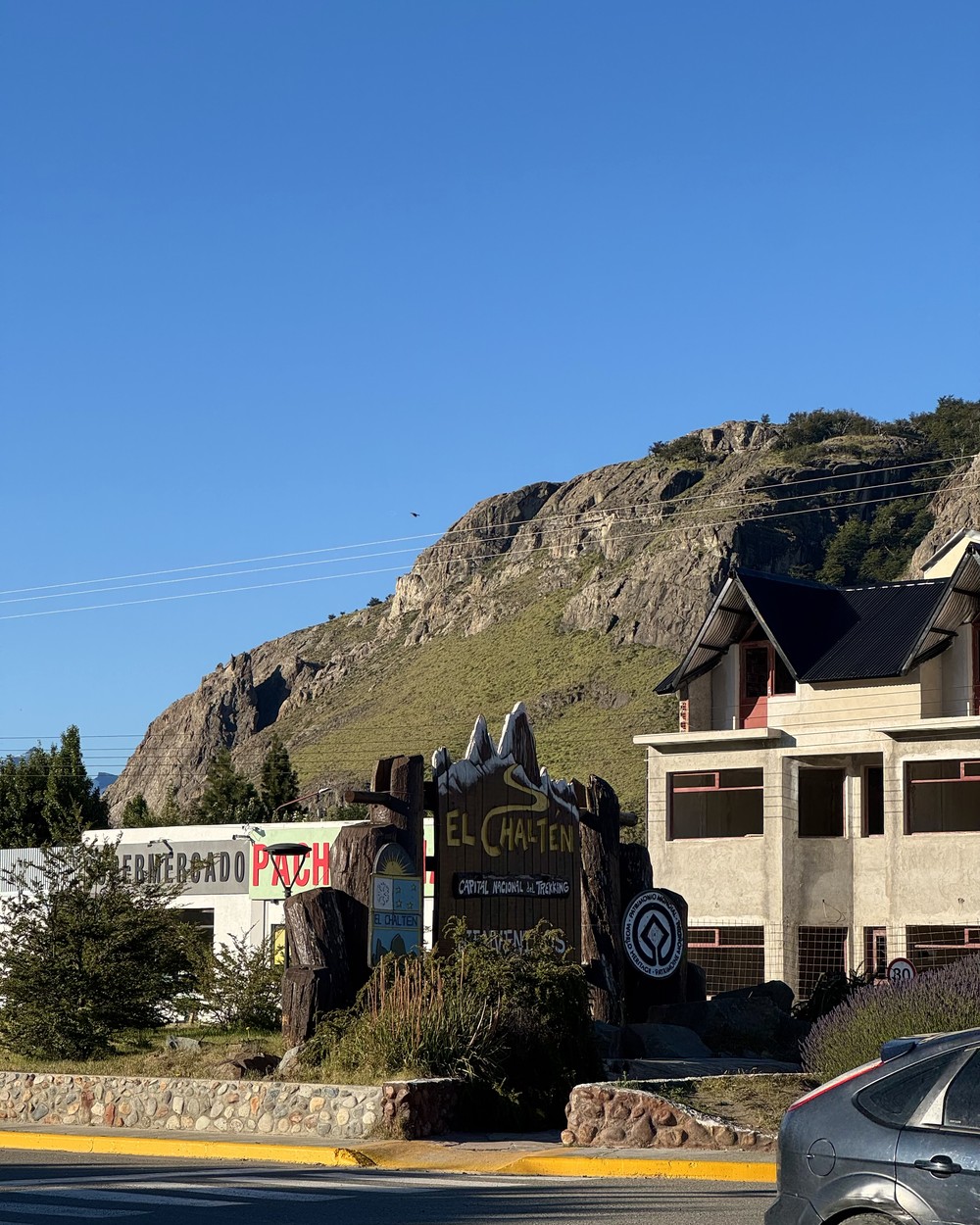 The El Chaltén town sign with the mountains behind