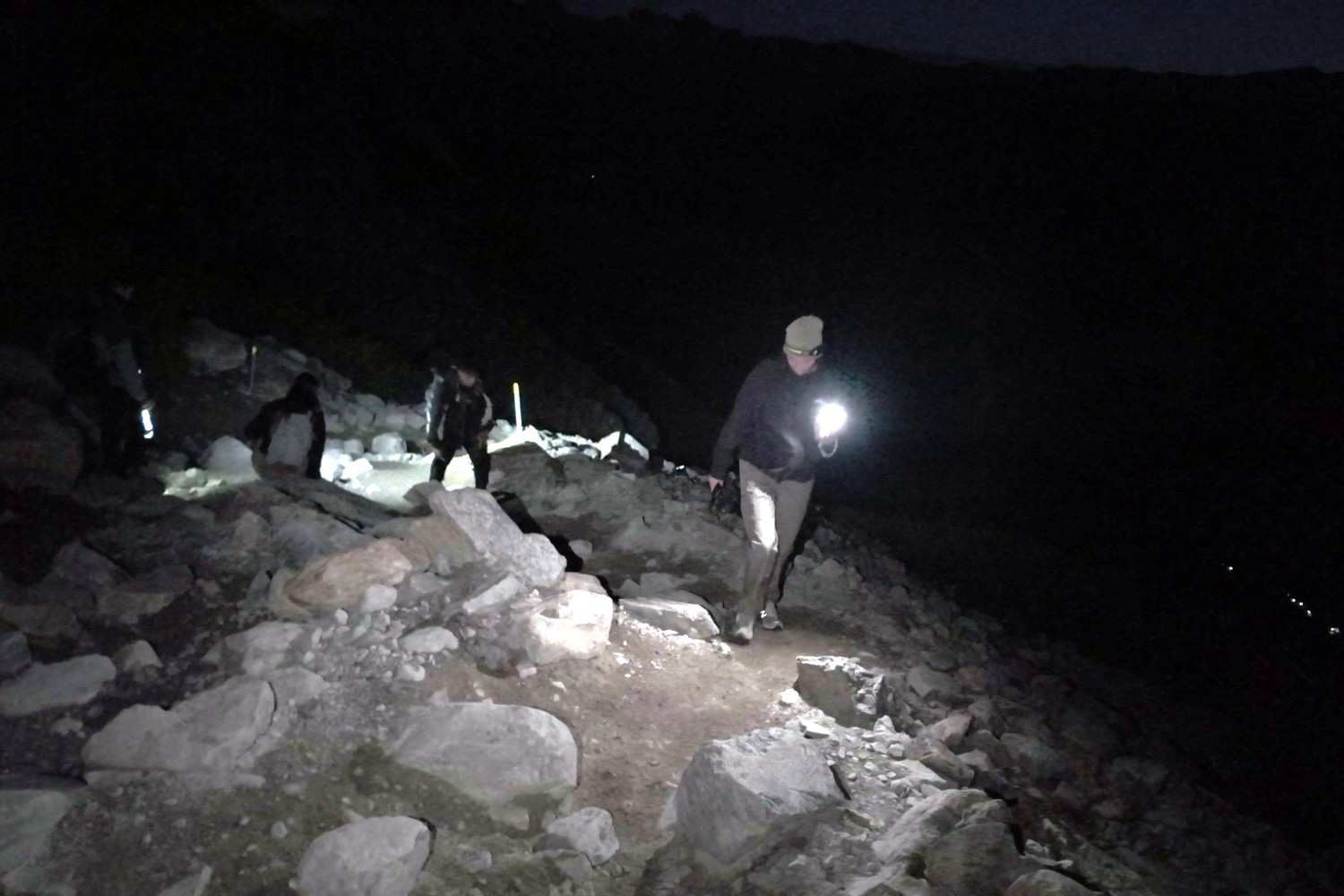 Head torches on the rocky final climb to Laguna de los Tres in the dark