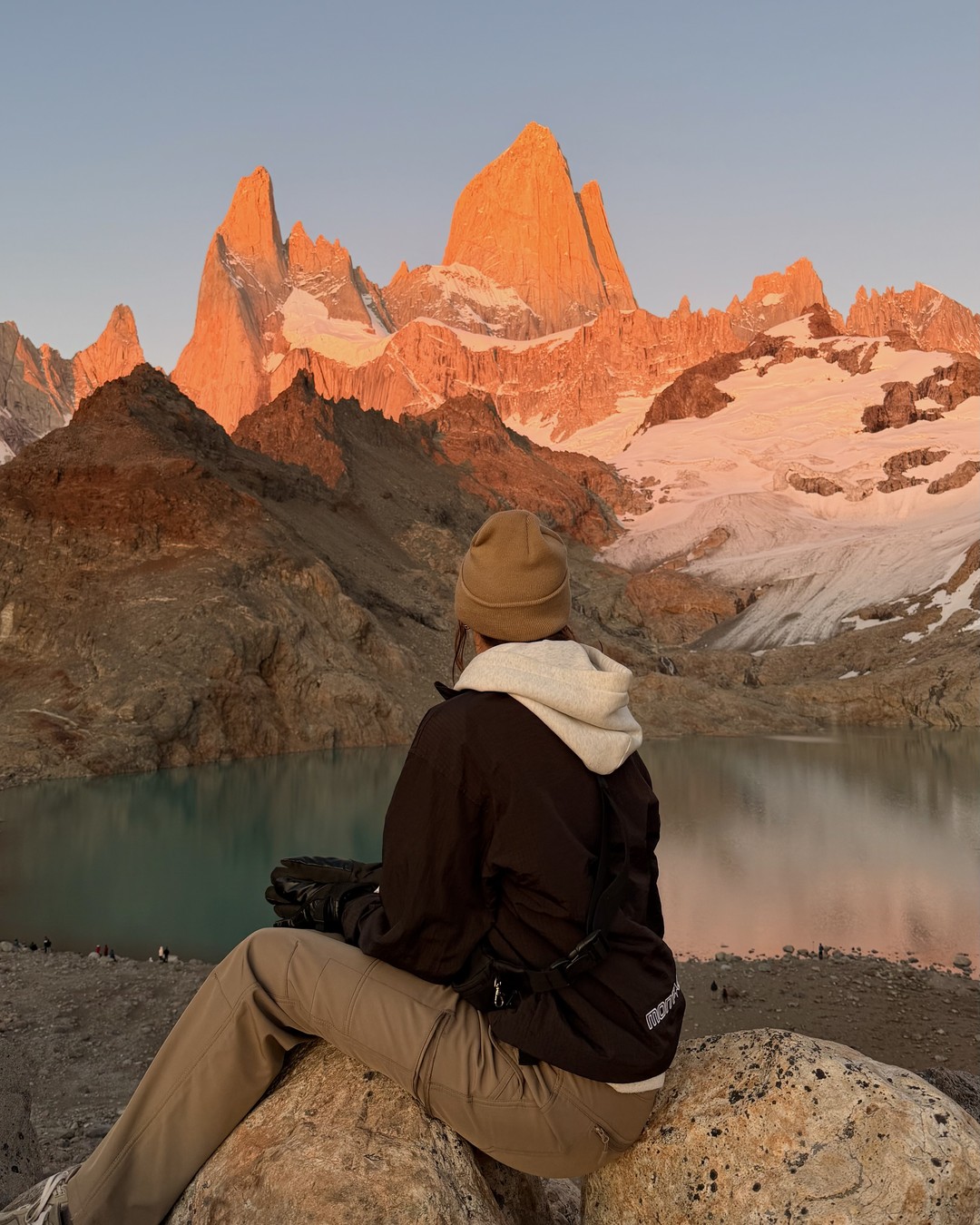 Sunrise on Mount Fitz Roy above Laguna de los Tres