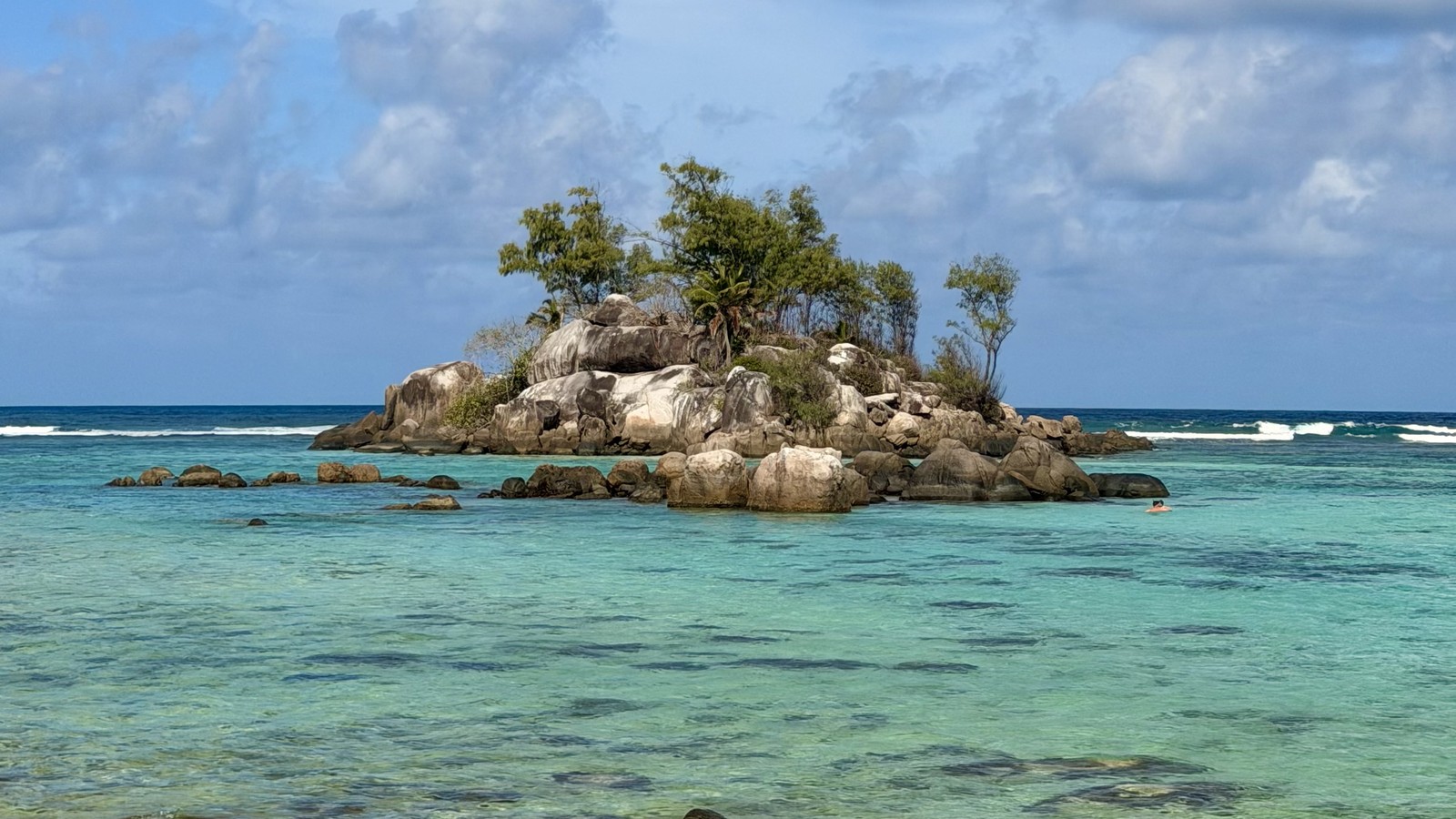 Turquoise water and tropical island scenery on Mahe in Seychelles