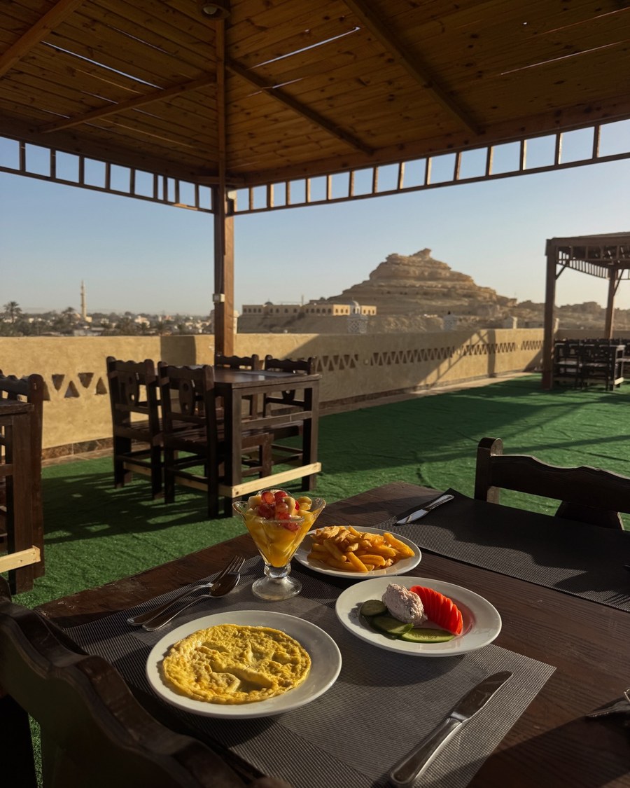 Breakfast at Hotel Talid with a view across Siwa Oasis