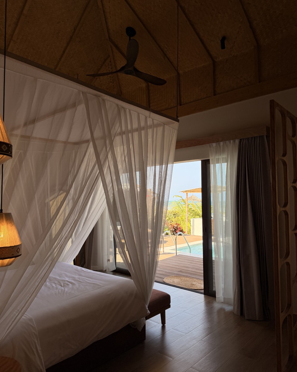 Four poster bed and mosquito netting in an oceanfront villa at ENVI Paje